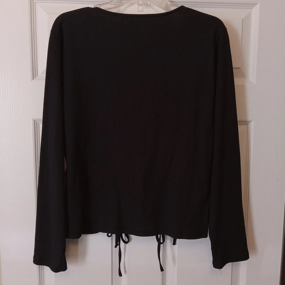 Black faux wrap blouse. XL nwt - Picture 3 of 6